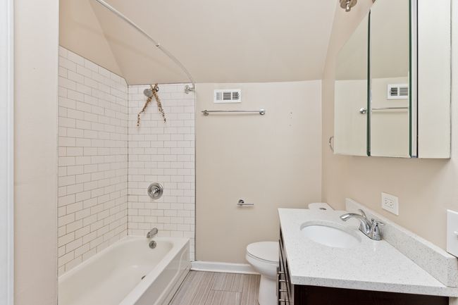 APT-2F - 1431 W Belmont Ave, Home with 2 bedrooms, 2 bathrooms and 1 parking in CHICAGO IL | Image 10
