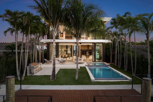 701 86th St, Miami Beach, FL, 33141-1115 | Card Image