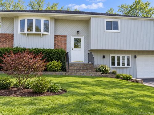 22 Sunburst Drive, Babylon, NY, 11729 | Card Image