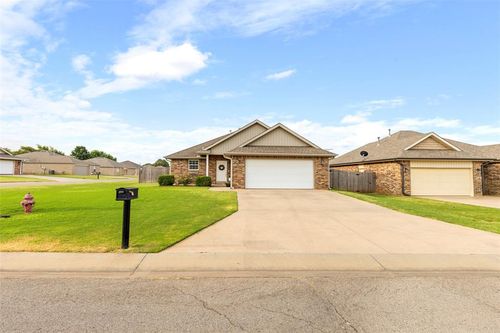 1905 Rain Tree Dr, Shawnee, OK, 74804-4435 | Card Image