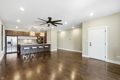 1s-3914 S King Dr, Chicago, IL, 60653-2302 | Card Image