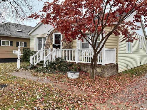 935 E Mccord St, Centralia, IL, 62801-3351 | Card Image