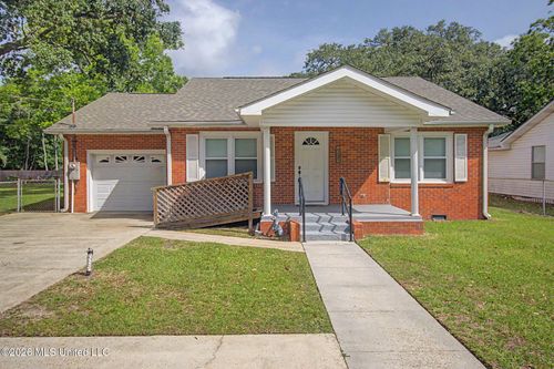 220 W Old Pass Rd, Long Beach, MS, 39560-4526 | Card Image