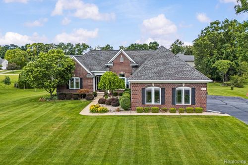 1131 Thorn Ridge Dr, Howell, MI, 48843-6107 | Card Image