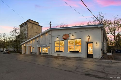 33 Elm St, East Aurora, NY, 14052-2503 | Card Image