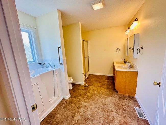 813 Clear Creek Pkwy, House other with 4 bedrooms, 3 bathrooms and null parking in Clarkrange TN | Image 34