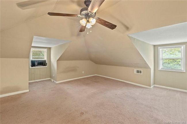 Upper bedroom | Image 9