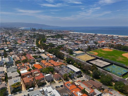 702 10th St, Hermosa Beach, CA, 90254-3932 | Card Image