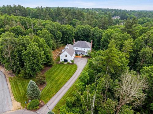 17 Canterbury Ln, Bedford, NH, 03110-4434 | Card Image