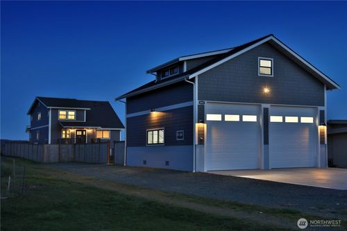 2805 N Bluff Rd, Greenbank, WA, 98253-9712 | Card Image
