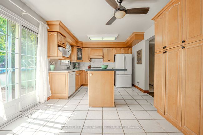 9 Oriole Crt, House other with 3 bedrooms, 2 bathrooms and 4 parking in Barrie ON | Image 4