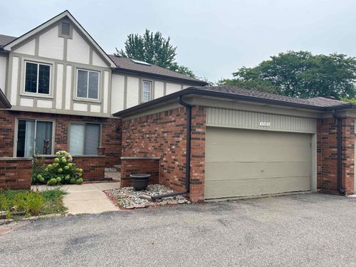 49283 Ashley Ct, Shelby Township, MI, 48315-3907 | Card Image