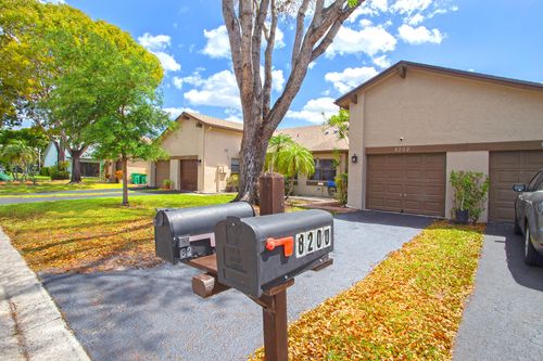 8202 Nw 100th Dr, Tamarac, FL, 33321-1212 | Card Image