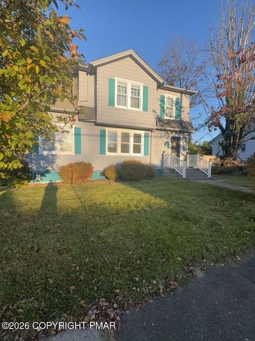 528 Lindbergh Ave, Stroudsburg, PA, 18360-2222 | Card Image
