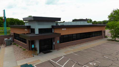 9605 Schmidt Lake Rd, Plymouth, MN, 55442-4521 | Card Image