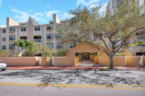 10-2560 Tigertail Ave, Miami, FL, 33133-4740 | Card Image