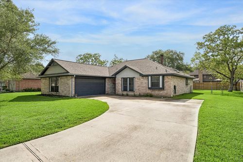 1104 Tipperary Ave, Friendswood, TX, 77546-5326 | Card Image