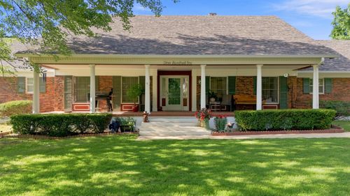 301 W 10th St, Willow Springs, MO, 65793-1026 | Card Image