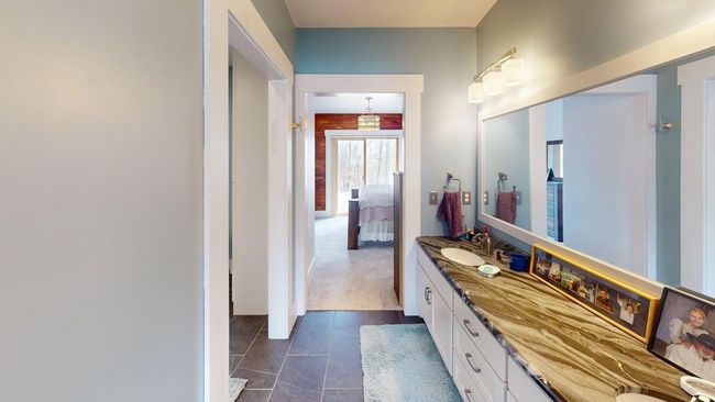 Dual sinks in primary bath | Image 14
