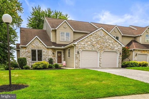 2716-2716 Fairway Dr, YORK, PA, 17402-9175 | Card Image