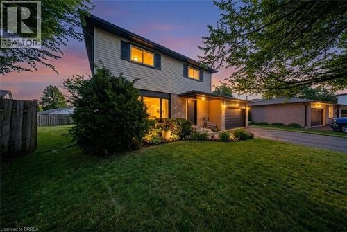 35 Rose Court, Paris, ON, N3L3T9 | Card Image