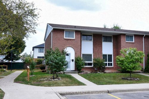 122-150 Gateshead Cres, Stoney Creek, ON, L8G4A7 | Card Image