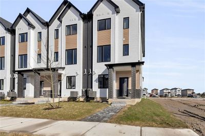 68 - 1595 Capri Cres, Townhouse with 3 bedrooms, 2 bathrooms and 2 parking in London ON | Image 2