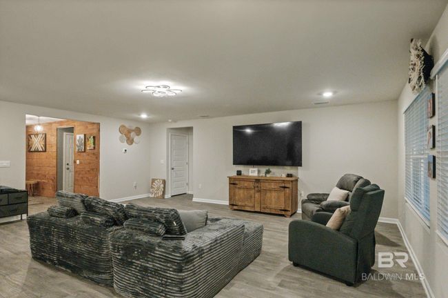 Living Room | Image 9