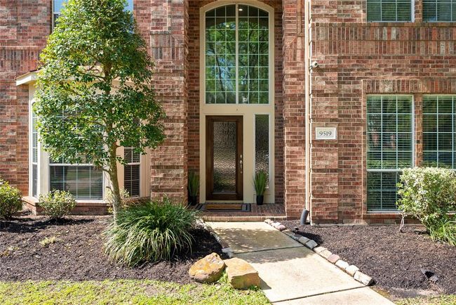 9519 Woodcliff Lake Dr, House other with 5 bedrooms, 5 bathrooms and 4 parking in Spring TX | Image 4