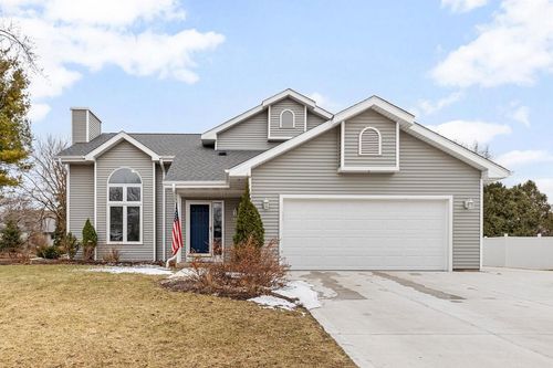 233 Sunnyhill Lane, Oconomowoc, WI, 53066 | Card Image