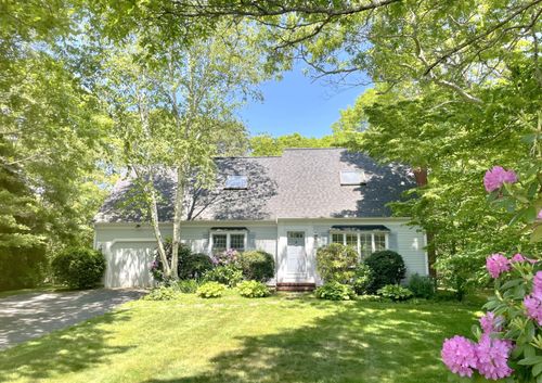 40 Appaloosa Way, Marstons Mills, MA, 02648-2148 | Card Image