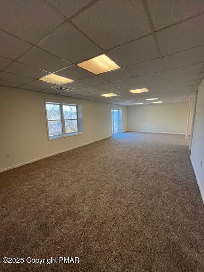 family room | Image 28