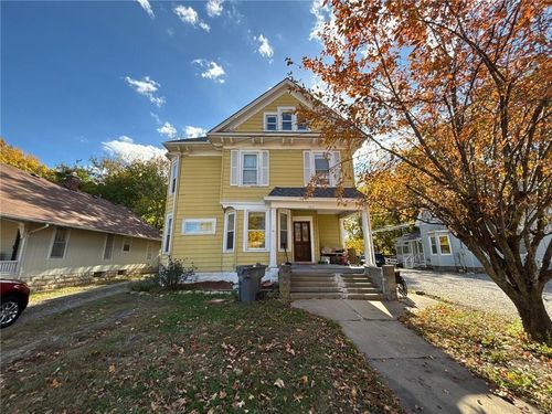 563 E Park St, Olathe, KS, 66061-5411 | Card Image