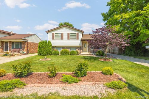39754 Chart St, Harrison Township, MI, 48045-1727 | Card Image