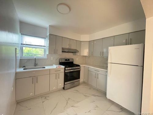 8527 58th Ave, Elmhurst, NY, 11373-5238 | Card Image