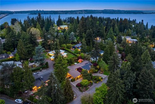 3215 78th Pl Ne, Medina, WA, 98039-1019 | Card Image