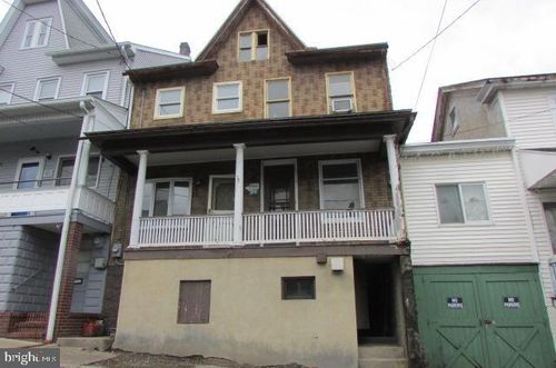 904 E Chestnut St, SHAMOKIN, PA, 17872-6110 | Card Image