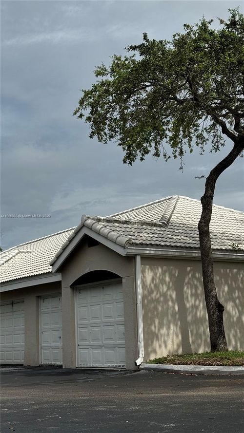 apt-201-2831 N Oakland Forest Dr, Oakland Park, FL, 33309-6481 | Card Image