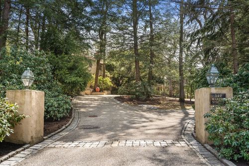 342 Warren St, Brookline, MA, 02445-5949 | Card Image