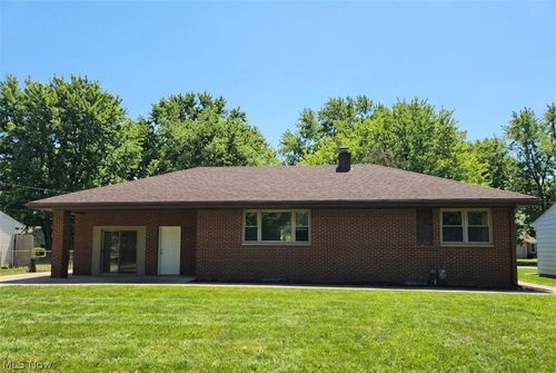 1815 Grantwood Dr, Parma, OH, 44134-4003 | Card Image