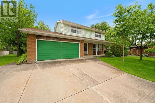 161 Wilkinson Pl, Corunna, ON, N0N1G0 | Card Image