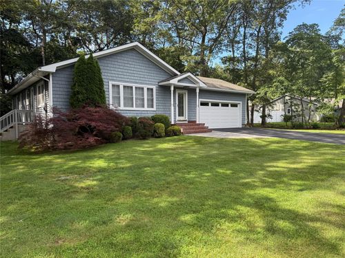17 E Moriches Blvd, East Moriches, NY, 11940-1442 | Card Image