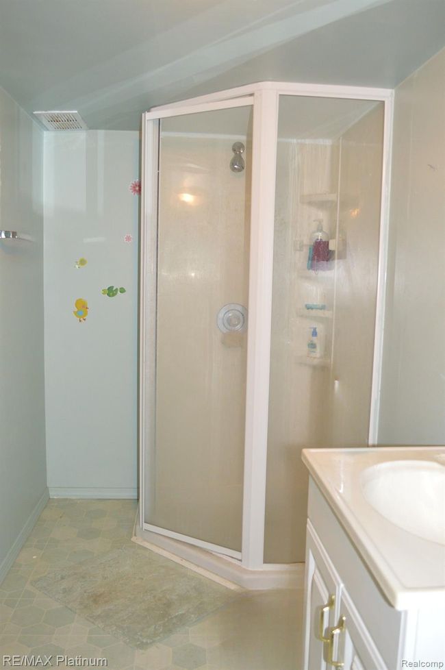7244 Northfield Cir, Condo with 2 bedrooms, 3 bathrooms and null parking in Flushing MI | Image 9