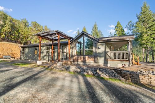 120 Siskiyou Dr, Grants Pass, OR, 97526-9733 | Card Image