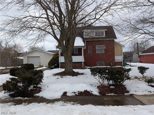 218 S Lawn Dr, Newcomerstown, OH, 43832-1528 | Card Image