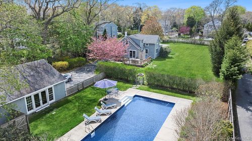 24 Baycrest Ave, Westhampton, NY, 11977-1601 | Card Image