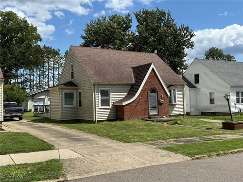 145 Chapman Ave, Newcomerstown, OH, 43832-1209 | Card Image