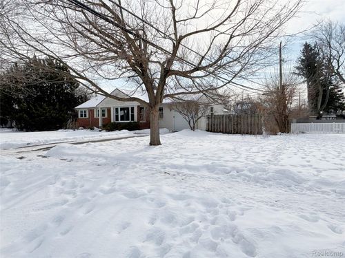 16255 Amherst Ave, Beverly Hills, MI, 48025-5503 | Card Image