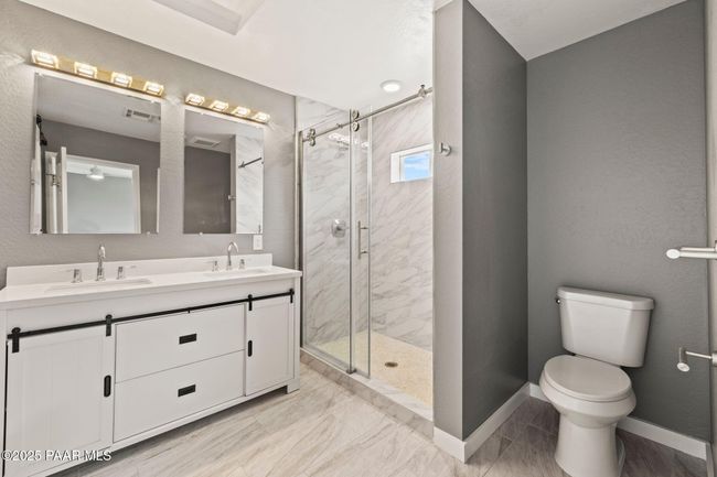 Primary Bathroom | Image 20