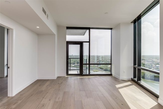 APT-2002 - 70 Rainey St, Condo with 2 bedrooms, 2 bathrooms and 2 parking in Austin TX | Image 4